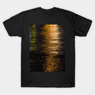 Abstract night lights sea shiny bronze brown black reflection Photo of glistening shining water T-Shirt